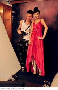 韩惠珍拍摄杂志花絮,时尚魅力绽放瞬间